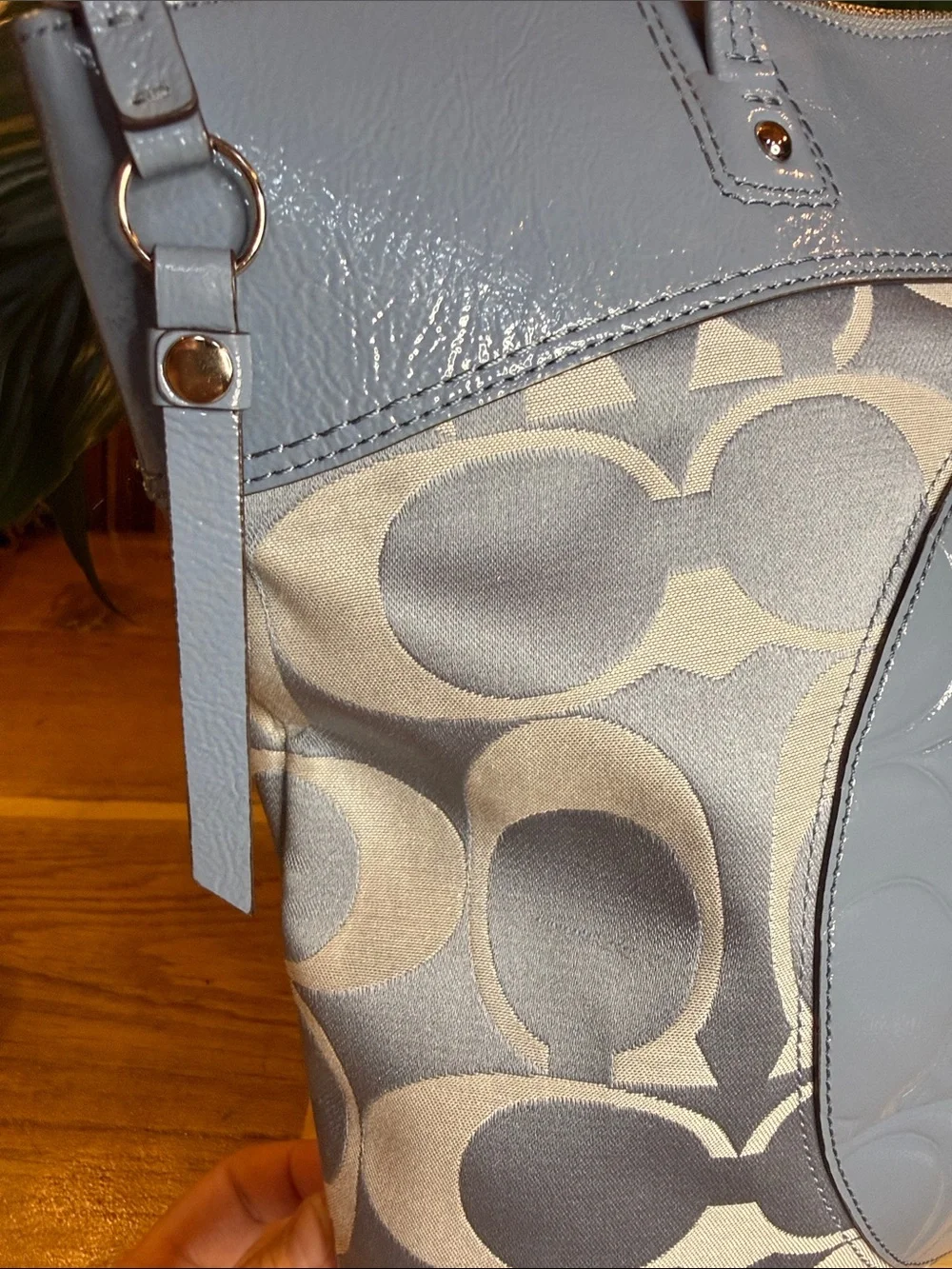 Coach F18335 Laura Op Art Tote Blue Patent Leather Signature EUC Large